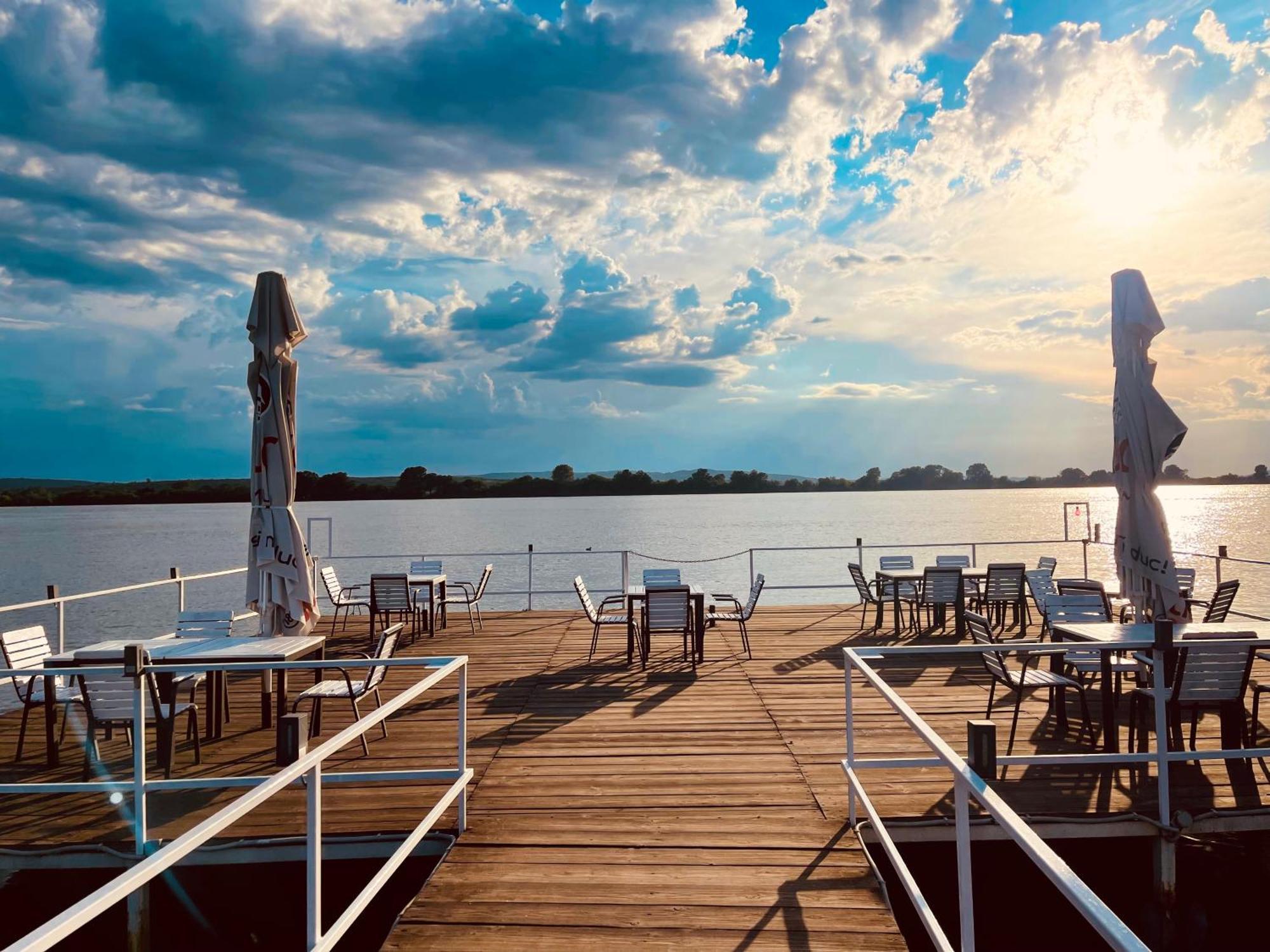 Aparthotel Elgringo Clisura Dunarii à Moldova Noua Extérieur photo